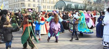 people in masks on carnival - image #333595 gratis